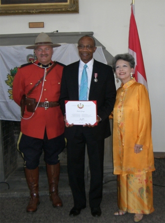 Hamlin Grange awarded Queen's Jubilee Medal by Senator Vivienne Poy